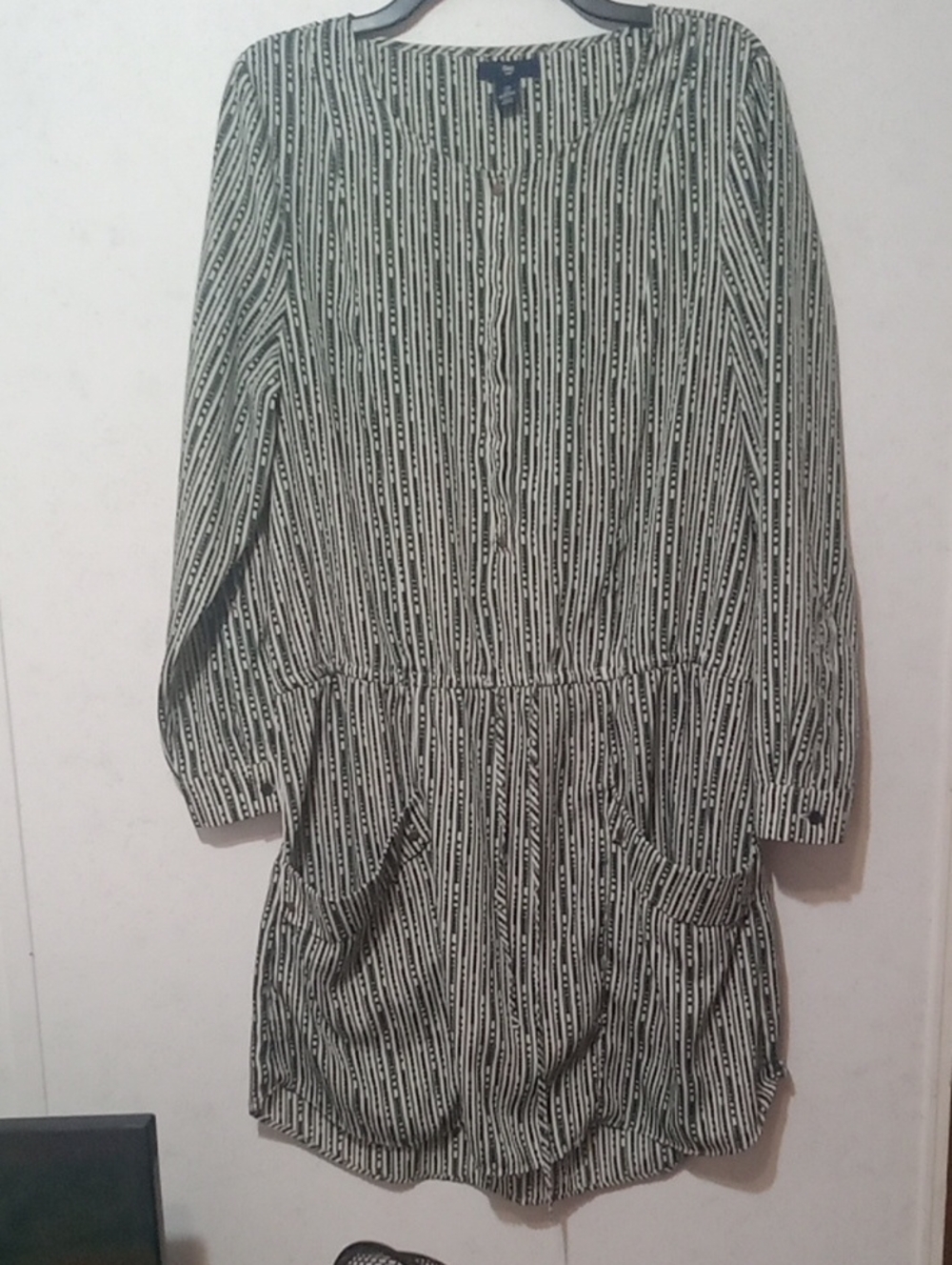 Striped Black and White Long-Sleeve Casual Dress